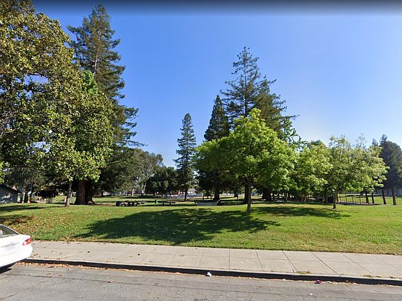 3rd image of 5452 Castle Glen Ave