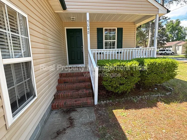 5048 Queen St — Photo 2