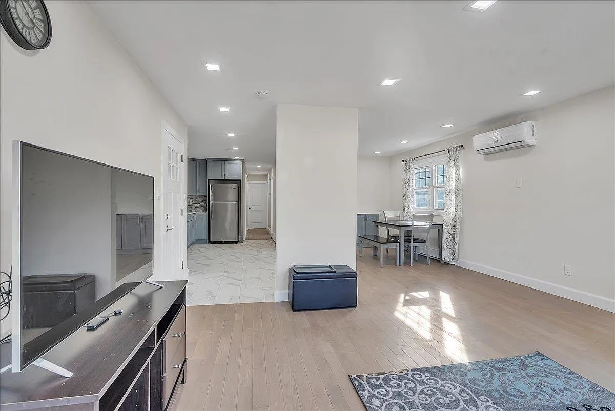 69 Hopkins Ave photo 1