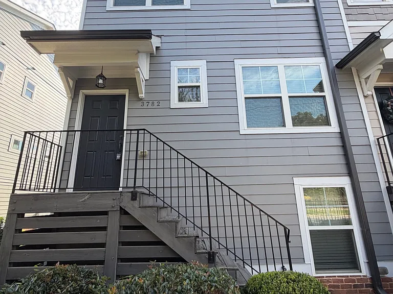 3782 Oxford Cir — Photo 1
