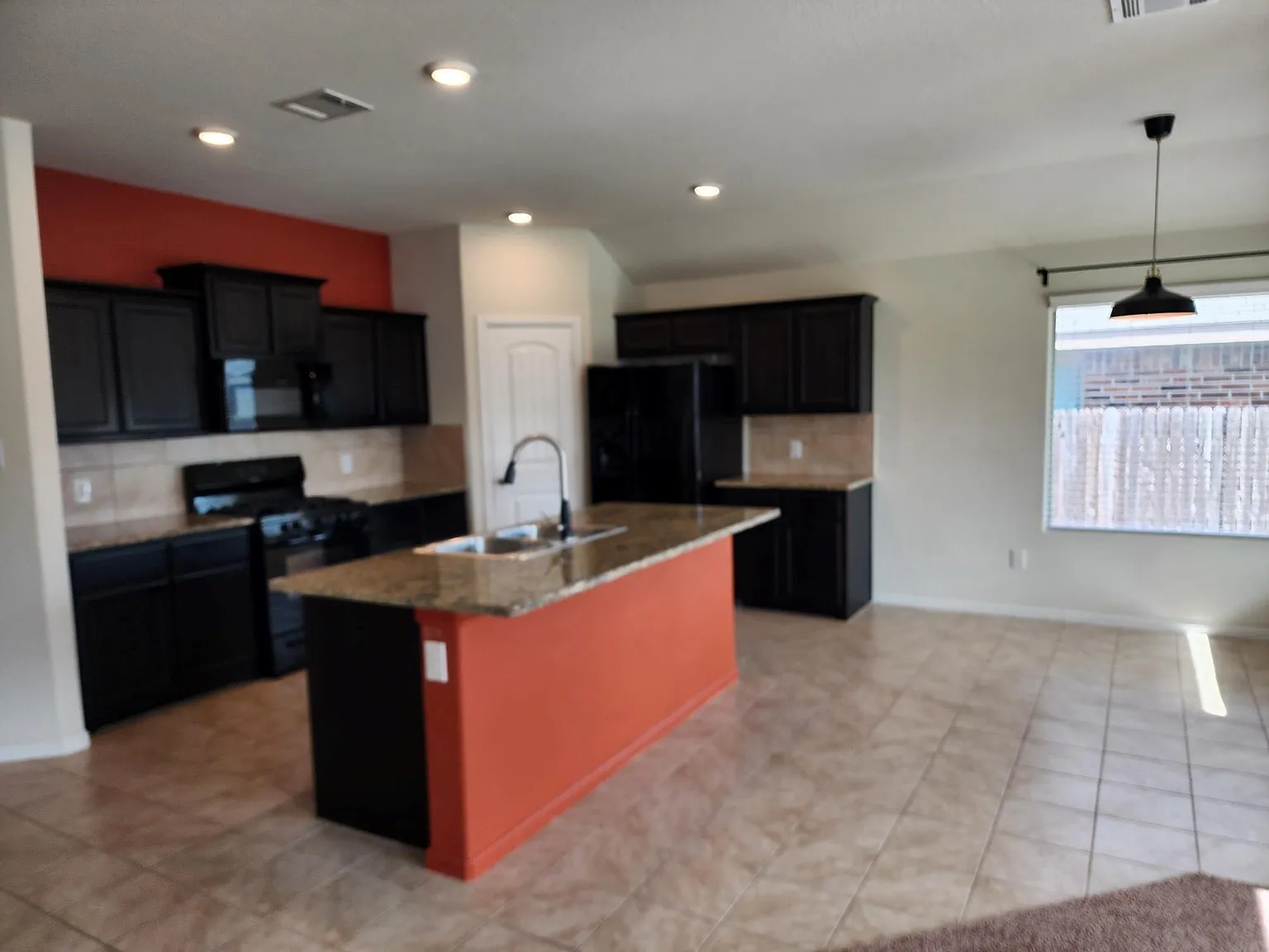4 bed, 1656 sqft, $2,399 — Photo 3