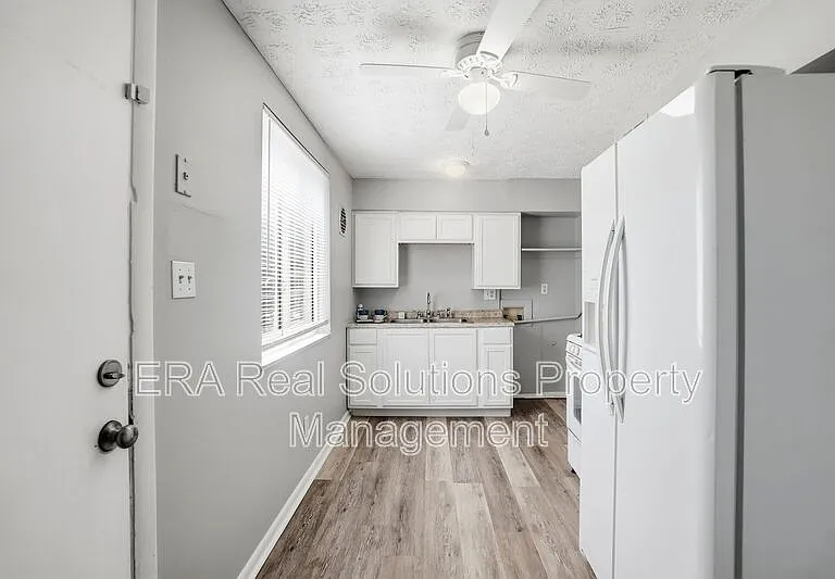 281 S Napoleon Ave #B — Photo 13