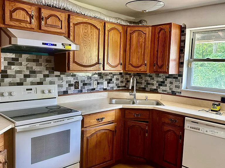 2498 Garrison Dr — Photo 8