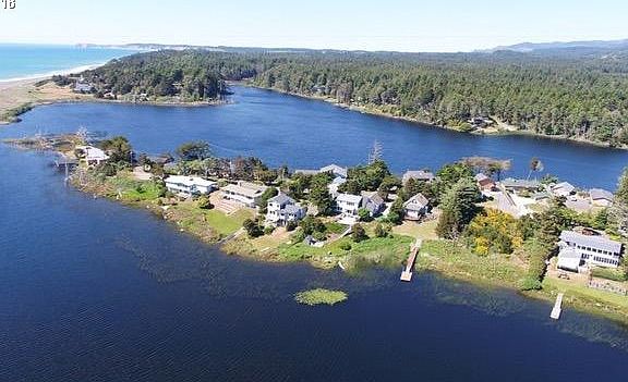 2nd image of 1289 Lakeshore Dr