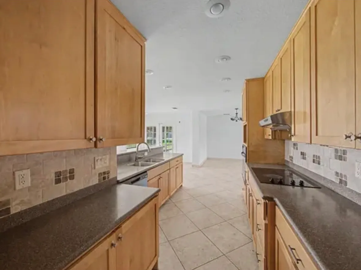 3 bed, 1717 sqft, $2,500 — Photo 4