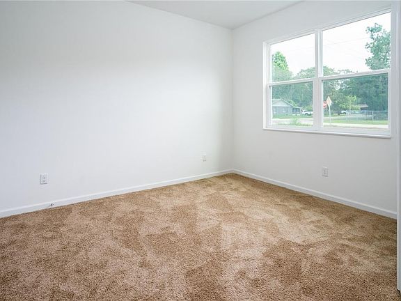 4th image of 301 Debary Dr