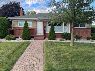 3555 Syckelmoore St, Trenton, MI 48183
