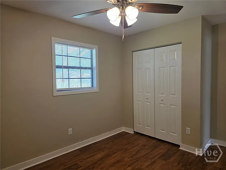 407 Savannah Ave — Photo 11