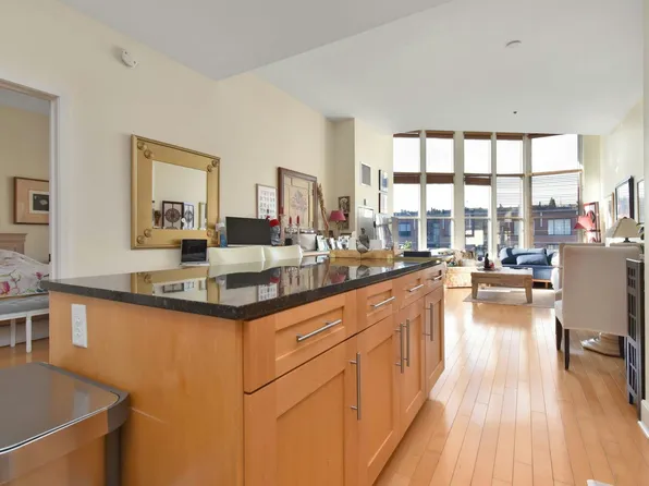 1125 Maxwell Lane image 11 of 18