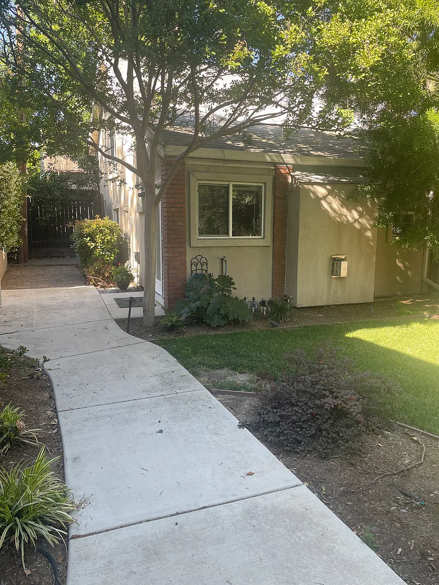 3133 T St photo 1