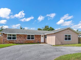 1900 Laurel Ln, Lake Clarke Shores, FL 33406