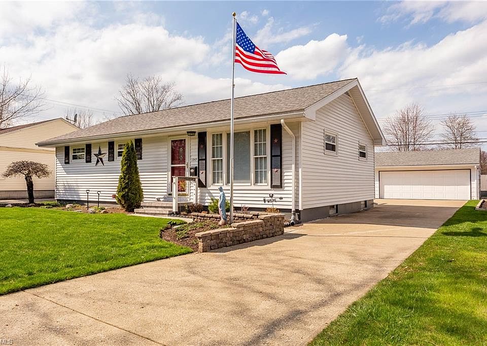 1st image of 1047 Oakwood Dr