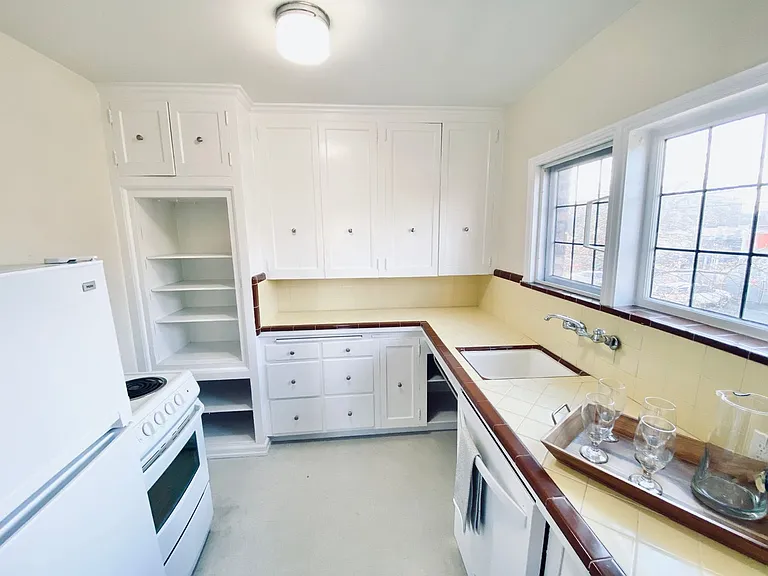 Ten-O-Five Anhalt Apartments — Photo 3