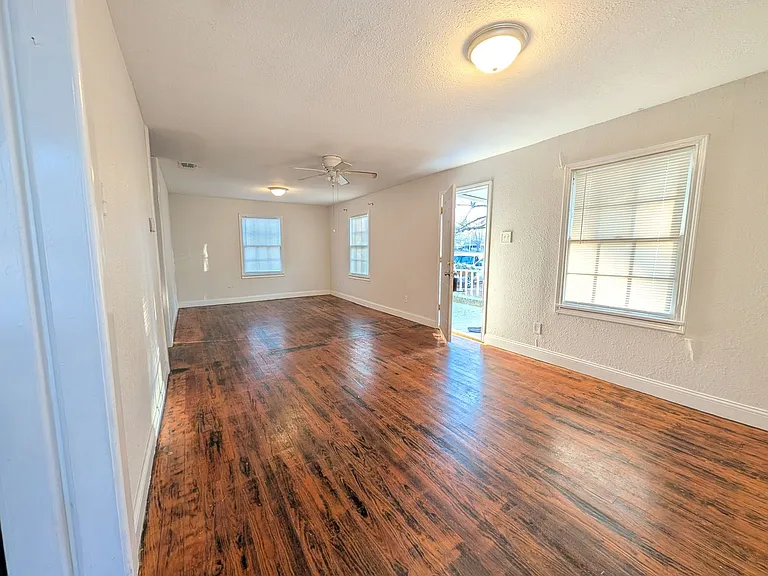 306 Roosevelt Rd — Photo 8