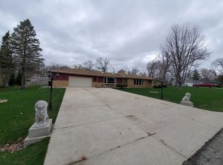 12022 W Oakwood Dr, Franklin, WI 53132