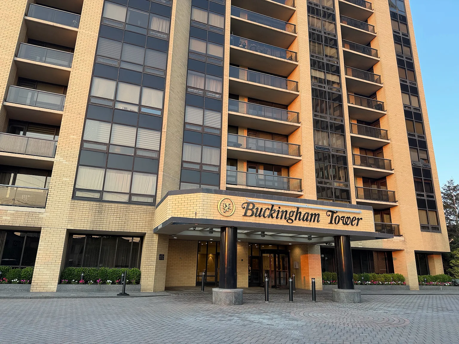 2 bed, 1425 sqft, $4,300 — Photo 1