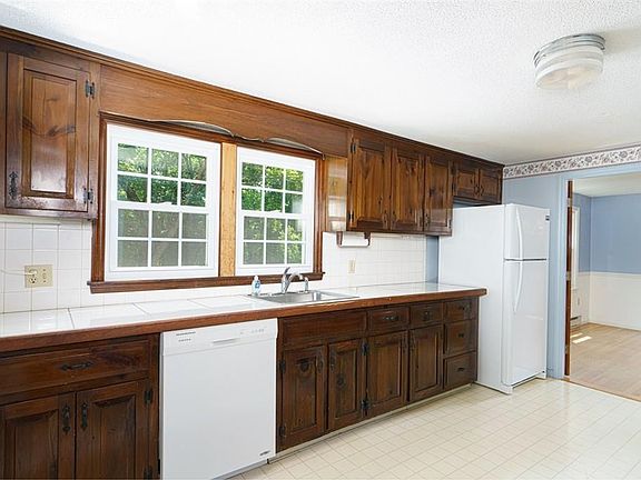 3rd image of 44 Glen St