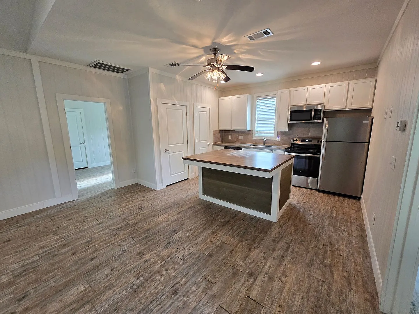 College Station (Karnes City Cottages) - 2 Bedroom - 2 Bath - House - West of Easterwood Airport — Photo 4