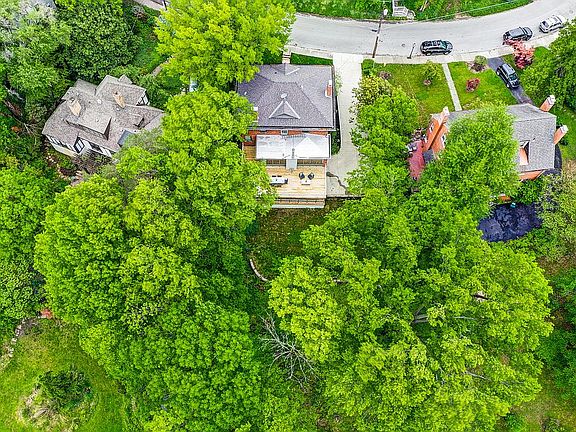 4th image of 185 Lafayette Cir
