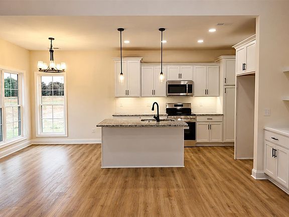 5th image of 213 Nicklaus Ave