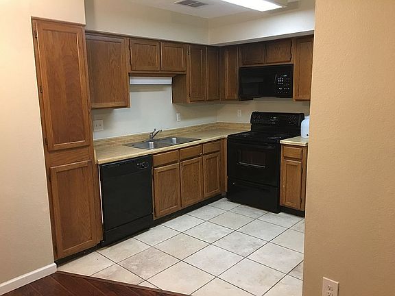 3rd image of 9839 Walnut St #104