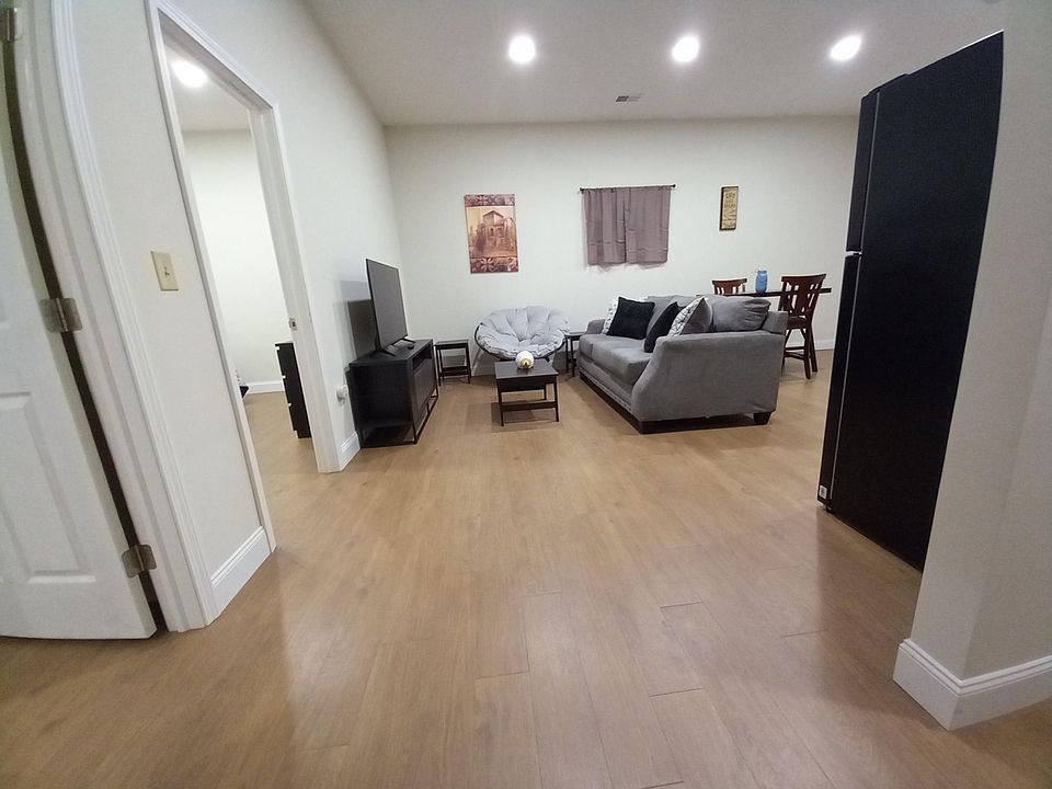 1st image of 514 Pike St