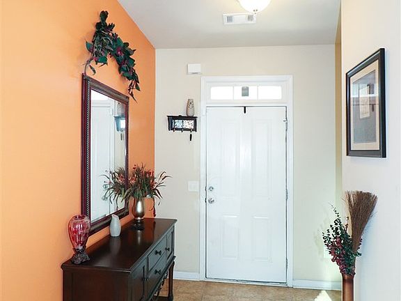 5th image of 121 Broomsedge Ln