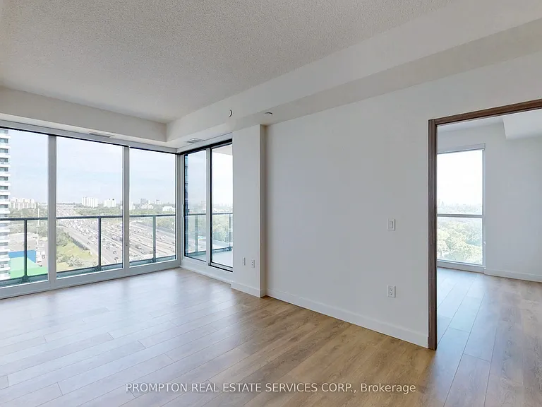 85 McMahon Dr #802 — Photo 4