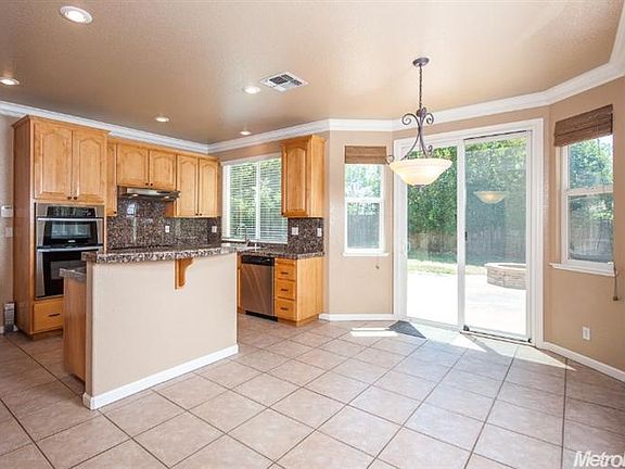 3rd image of 3121 Grasmere Cir