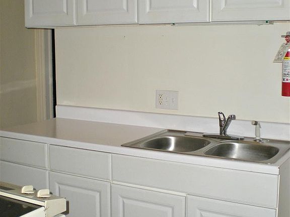 5th image of 309 W Cross St