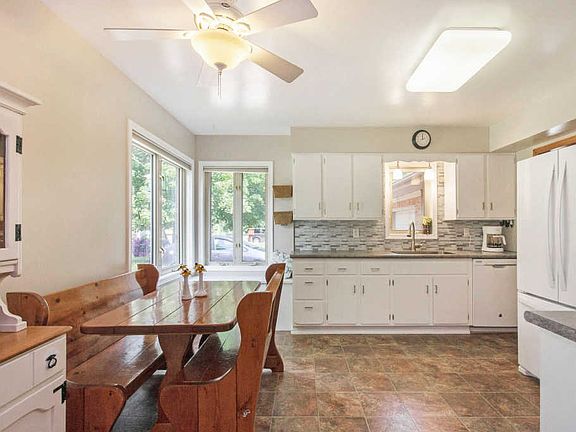5th image of 3808 Stuyvesant Ave NE