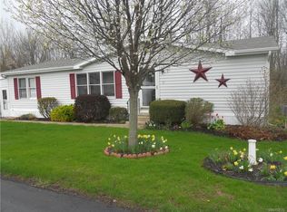 67 Woodside Dr, Bergen, NY 14416