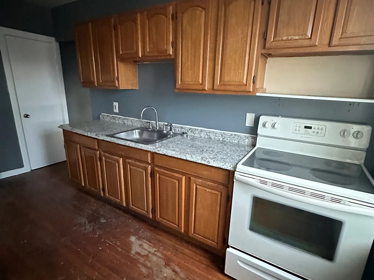 126 Oak St — Photo 2