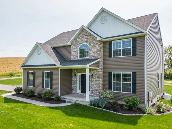 808 Bossler Rd, Leesport, PA 19533