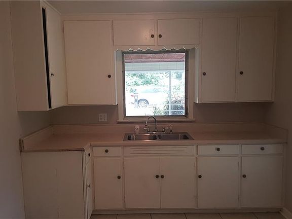 3rd image of 1249 40th St
