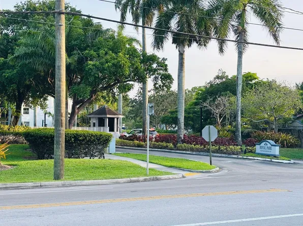 118 Royal Pk Drive, Oakland Park, FL 33309