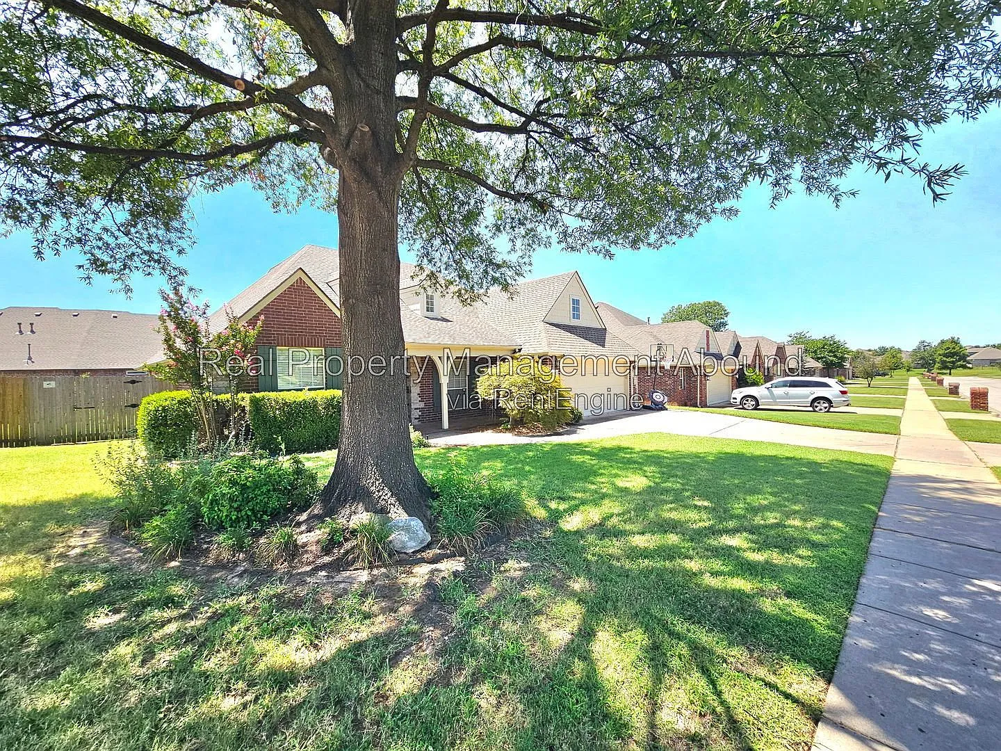 4 bed, 3.0 bath, 2687 sqft, $2,400 — Photo 4
