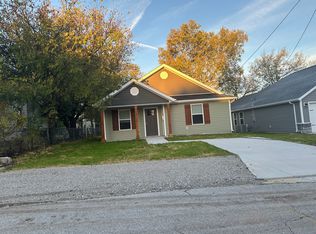 808 N Oak St, Webb City, MO 64870