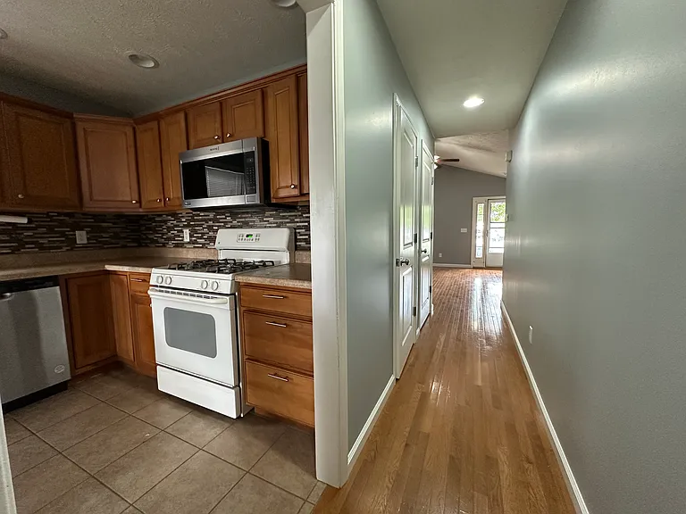 1602 Belclare Rd — Photo 22