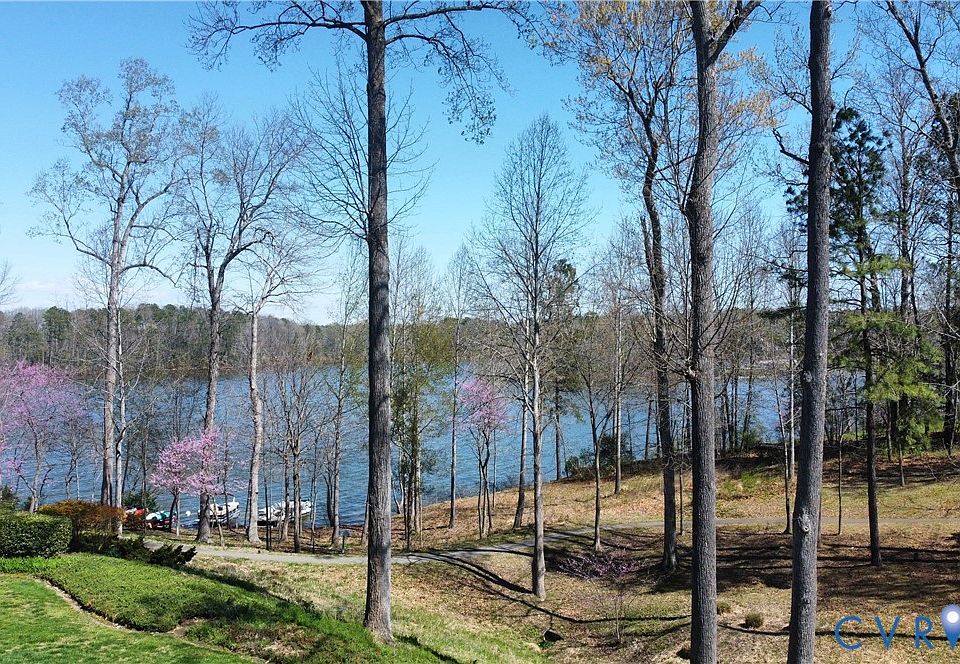 1st image of 24 Spinnaker Cove Dr