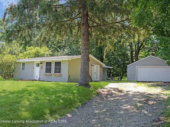 811 Elmwood St, Dewitt, MI 48820