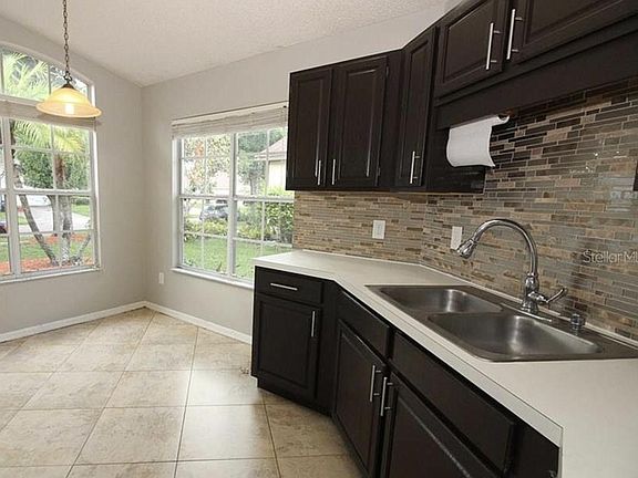 4th image of 2626 Delcrest Dr