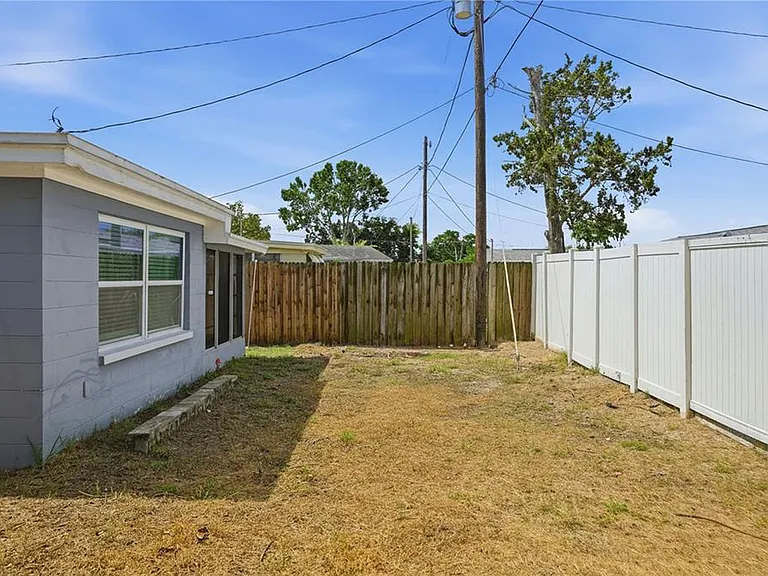 3301 Rosefield Dr — Photo 36