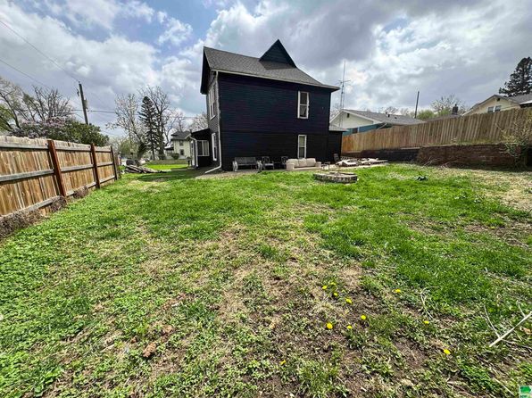 1902 W 4th St, Sioux City, IA 51103