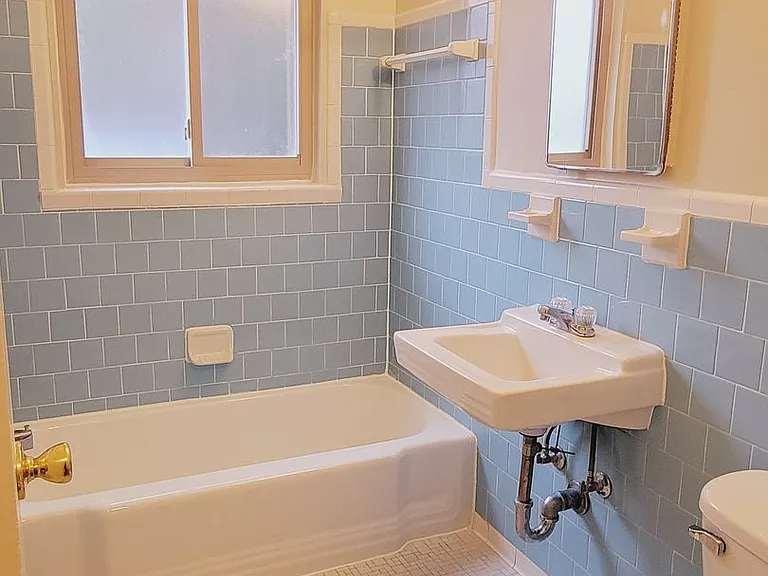 Twelve Oaks Apartments — Photo 18