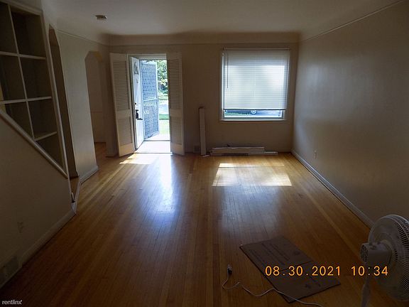4th image of 19233 Eastborne St
