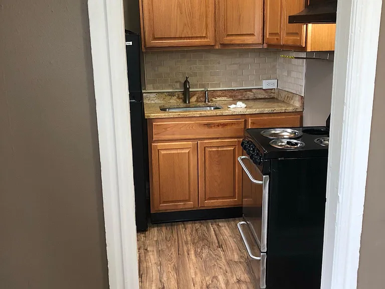 101 N 11th St #4 — Photo 8