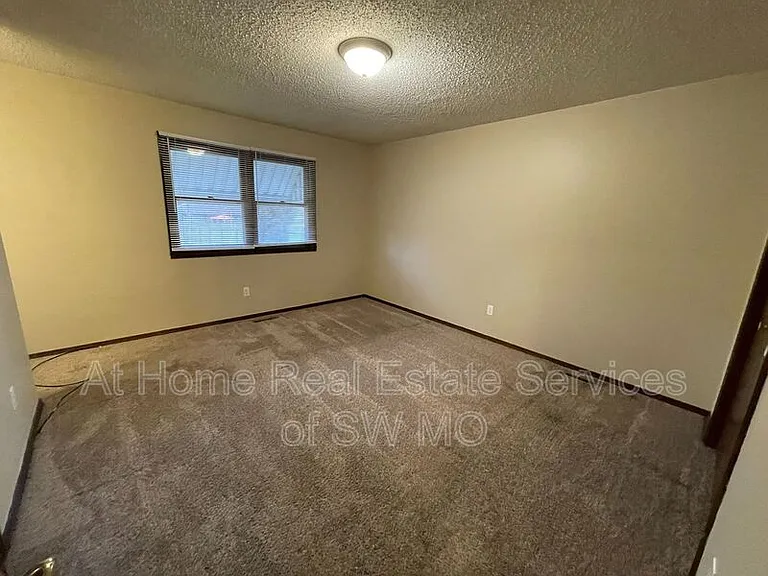1359 S John Ave — Photo 10