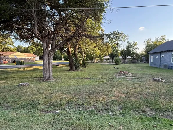 123 E State St, Groesbeck, TX 76642