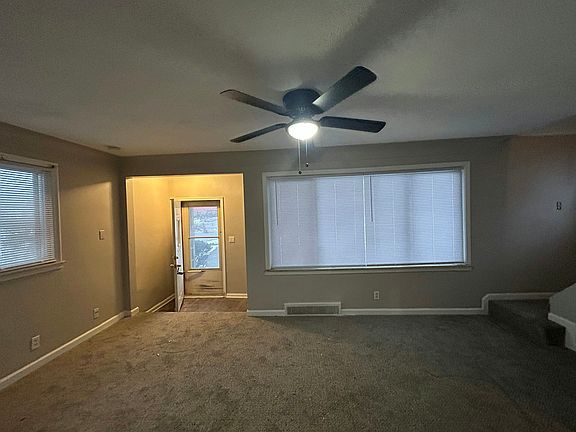 4th image of 15545 Woodbine Ave